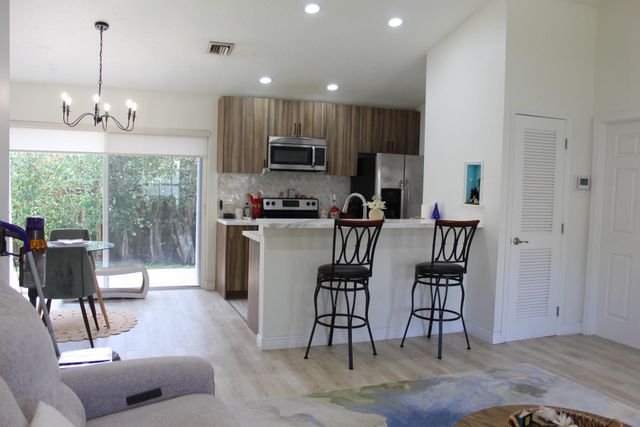 620 Oak Street, Boynton Beach, FL 33435