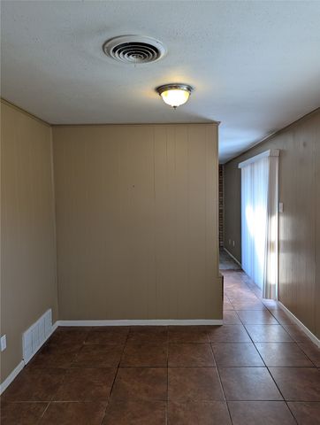 6912 Chippendale Drive, Fort Worth, TX 76134