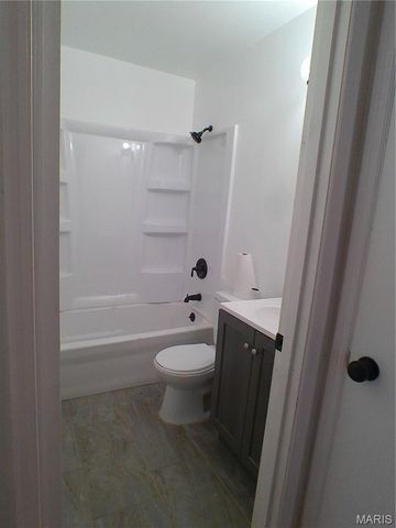 338 Lancashire Road, St Louis, MO 63137