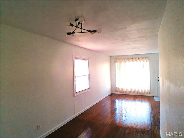 338 Lancashire Road, St Louis, MO 63137