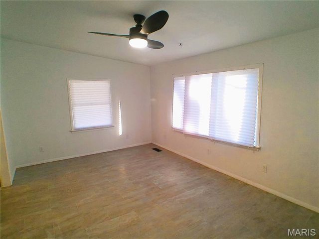 338 Lancashire Road, St Louis, MO 63137