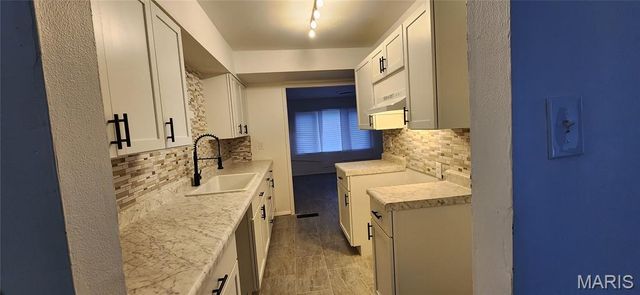 338 Lancashire Road, St Louis, MO 63137