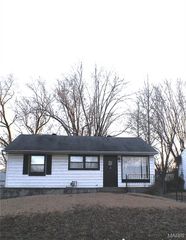 338 Lancashire Road, St Louis, MO 63137