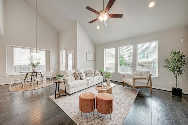 284 Everglade DR, Buda, TX 78610