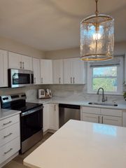 1812 IRIS DR, Columbia, MO 65202