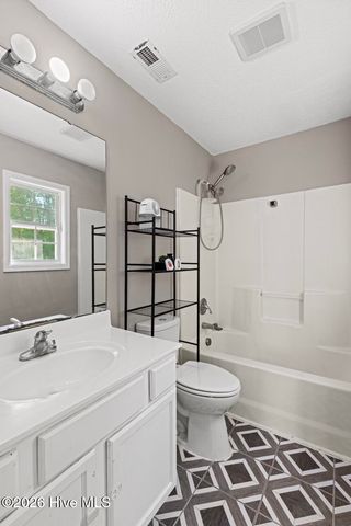 136 Constitution Avenue, Jacksonville, NC 28540