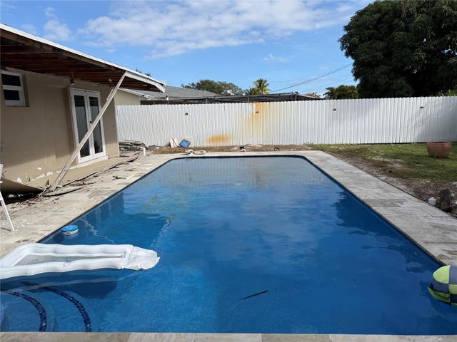 4560 NW 6th Ct, Plantation, FL 33317