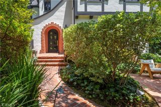 5531 Red Oak, Los Angeles, CA 90068