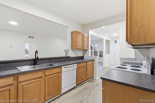 1804 Flagstone Circle, Rochester, MI 48307