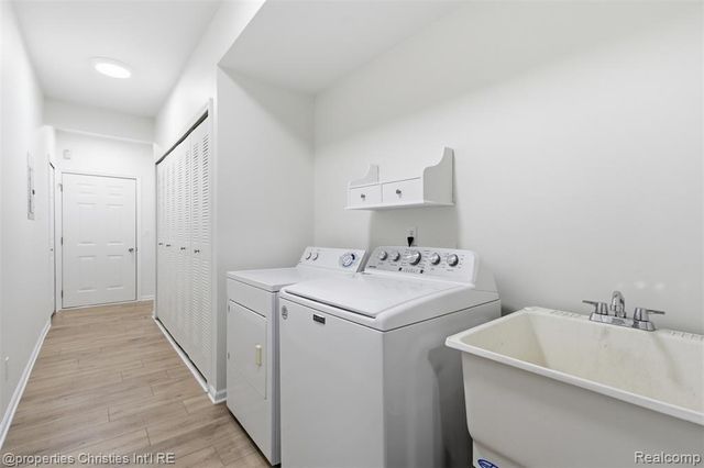 1804 Flagstone Circle, Rochester, MI 48307