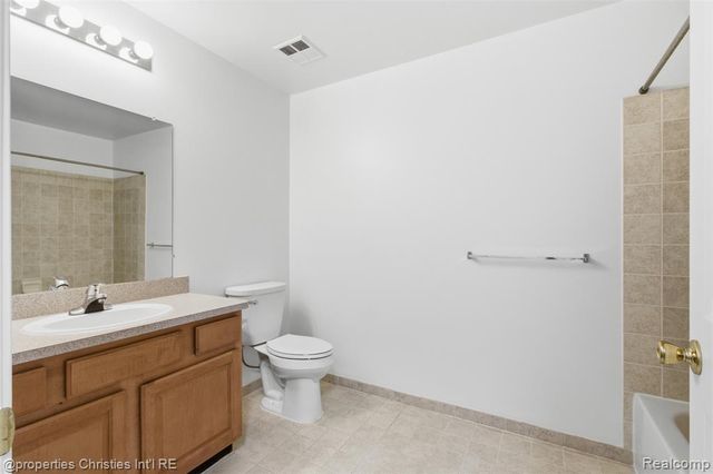 1804 Flagstone Circle, Rochester, MI 48307