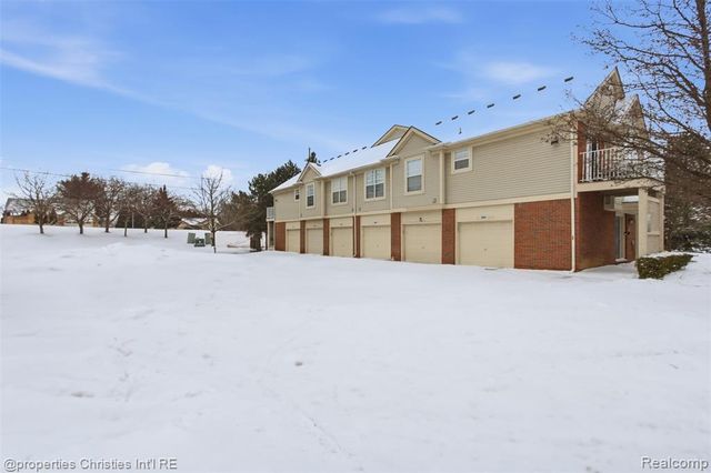 1804 Flagstone Circle, Rochester, MI 48307