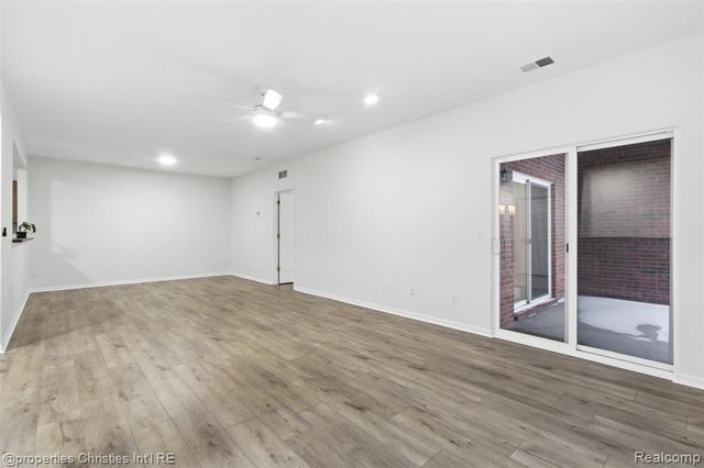 1804 Flagstone Circle, Rochester, MI 48307