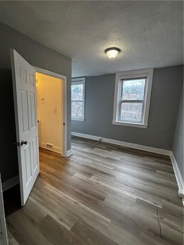 1320 Pioneer Ave, Brookline, PA 15226