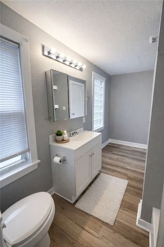 1320 Pioneer Ave, Brookline, PA 15226