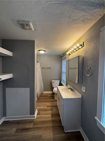 1320 Pioneer Ave, Brookline, PA 15226