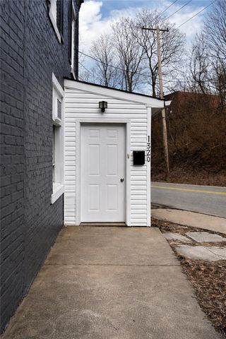 1320 Pioneer Ave, Brookline, PA 15226