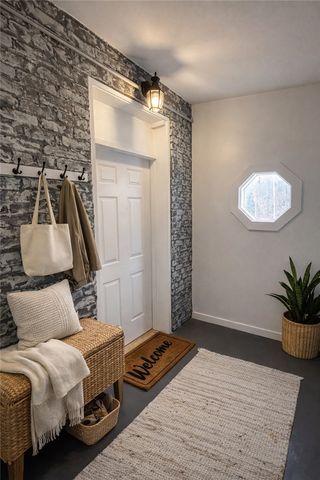 1320 Pioneer Ave, Brookline, PA 15226