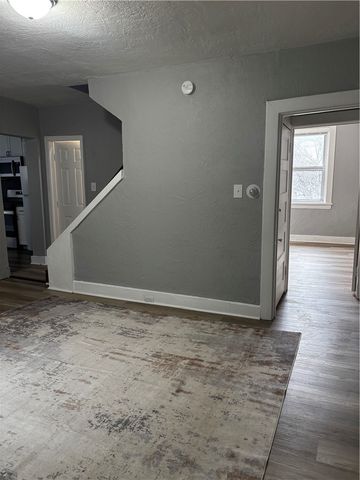 1320 Pioneer Ave, Brookline, PA 15226