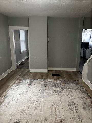 1320 Pioneer Ave, Brookline, PA 15226