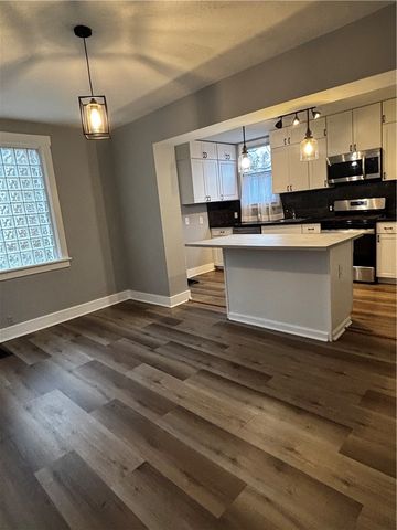 1320 Pioneer Ave, Brookline, PA 15226