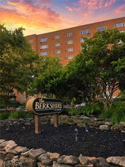 11820 Edgewater Drive 608, Lakewood, OH 44107