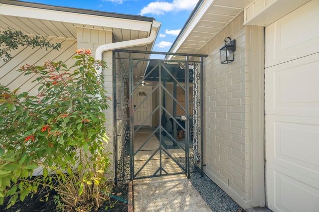 2531 Colonial Ridge Drive, Friendswood, TX 77546