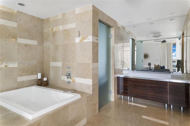 3737 Collins Ave S-803, Miami Beach, FL 33140