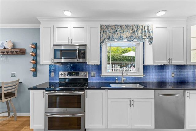 37 Countryside Drive, Essex, VT 05452