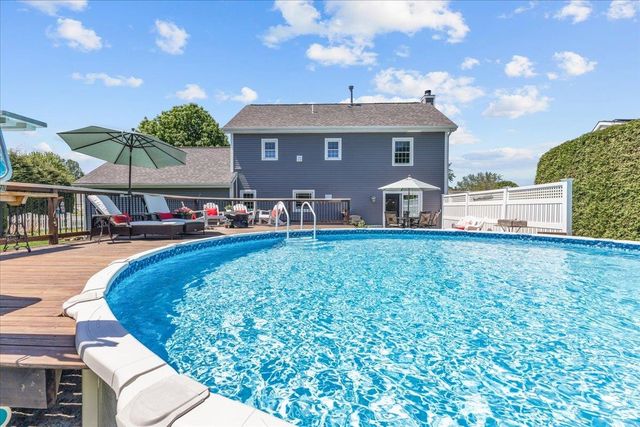 37 Countryside Drive, Essex, VT 05452