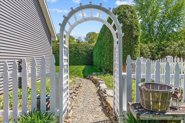 37 Countryside Drive, Essex, VT 05452