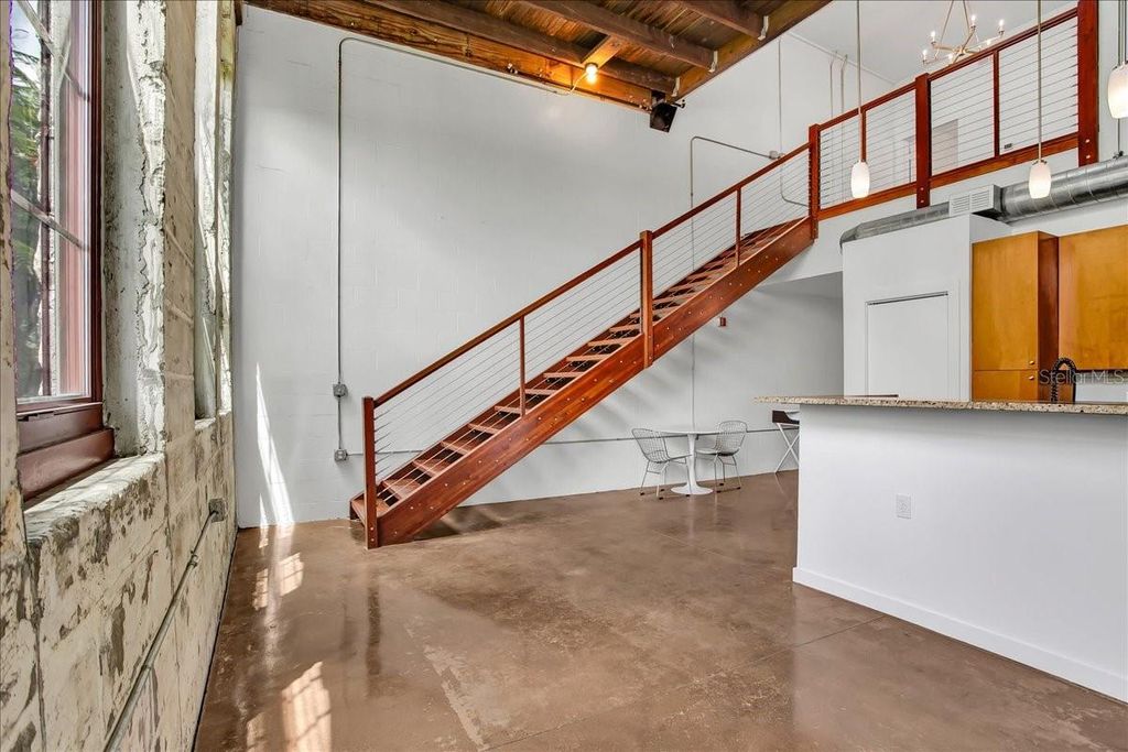 Image 20 of property listing at 2001 E 2ND AVENUE 24, Tampa, FL 33605