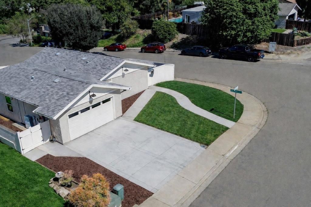 Image 20 of property listing at 1217 Juliette Place, Fallbrook, CA 92028