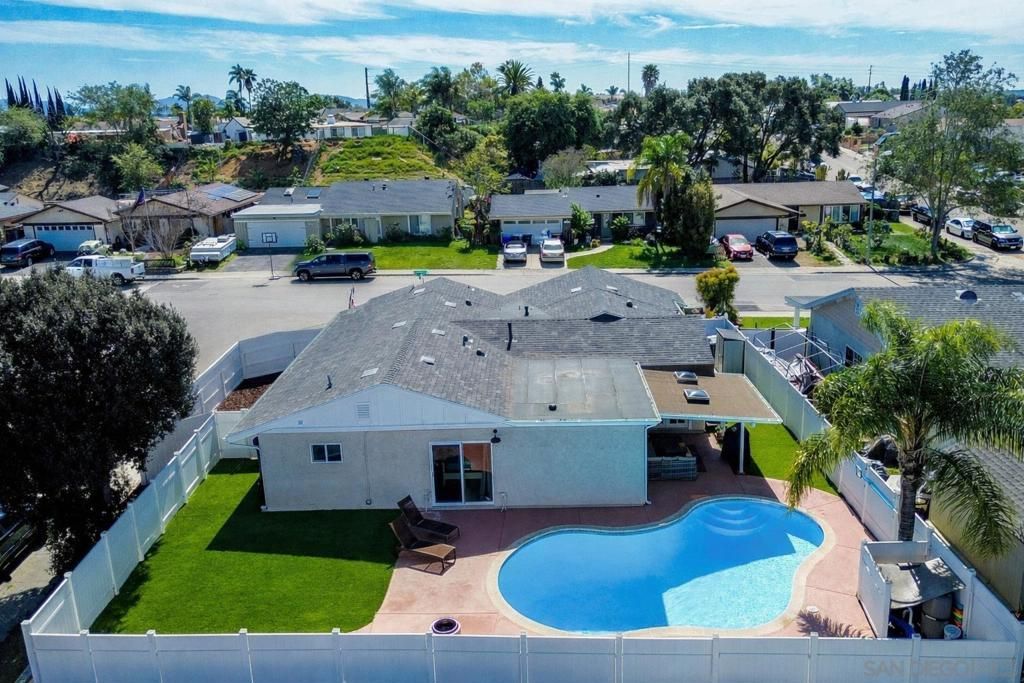 Image 23 of property listing at 1217 Juliette Place, Fallbrook, CA 92028