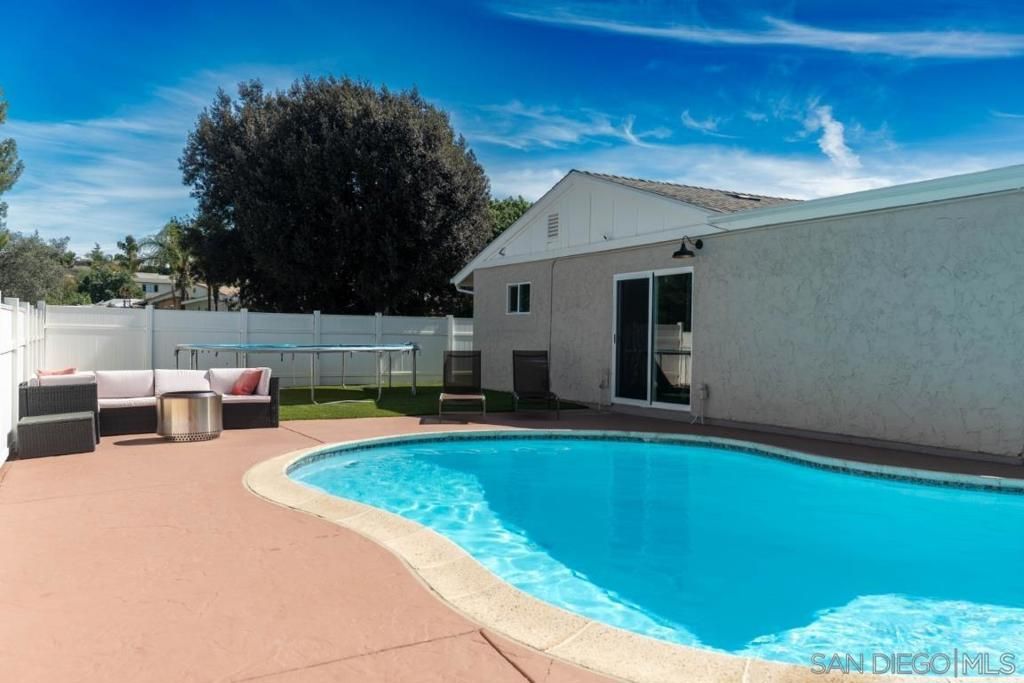 Image 26 of property listing at 1217 Juliette Place, Fallbrook, CA 92028