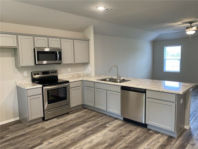 928 E Bunting Street, Fayetteville, AR 72701