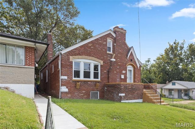 3500 Central Place, Beverly Hills, MO 63121