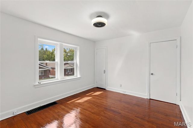 3500 Central Place, Beverly Hills, MO 63121