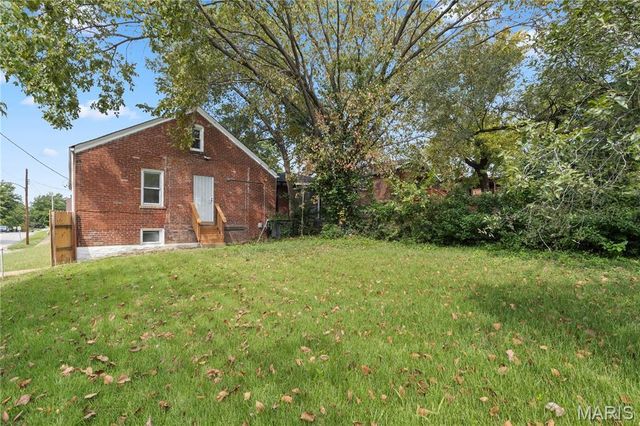 3500 Central Place, Beverly Hills, MO 63121