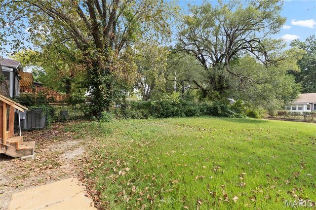 3500 Central Place, Beverly Hills, MO 63121