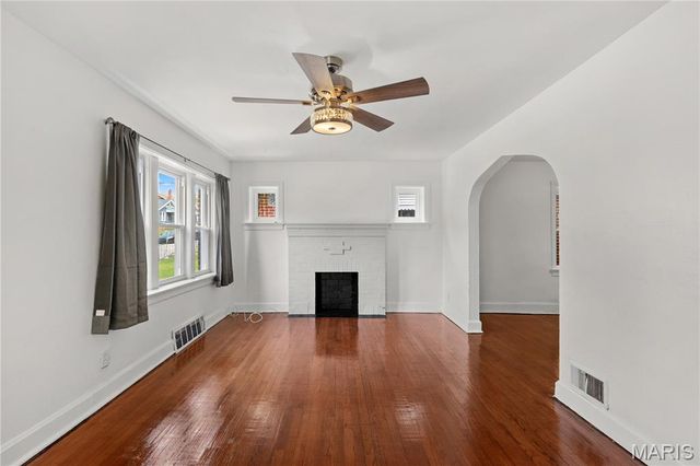 3500 Central Place, Beverly Hills, MO 63121