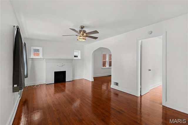 3500 Central Place, Beverly Hills, MO 63121