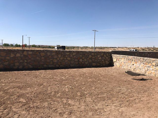 825 Whitebrush Drive, Socorro, TX 79927