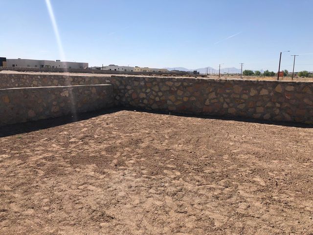 825 Whitebrush Drive, Socorro, TX 79927