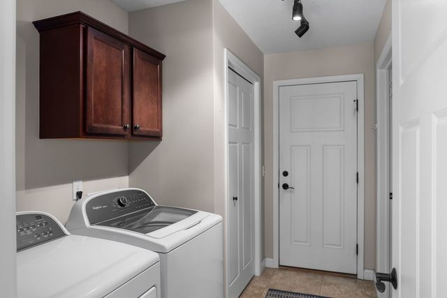 5838 Vanderginst Court, Bettendorf, IA 52722