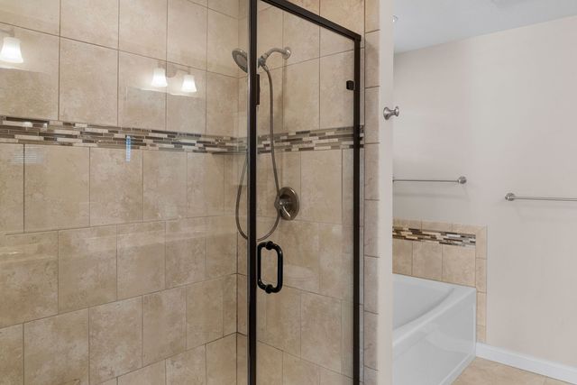 5838 Vanderginst Court, Bettendorf, IA 52722