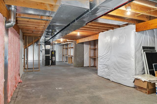 5838 Vanderginst Court, Bettendorf, IA 52722