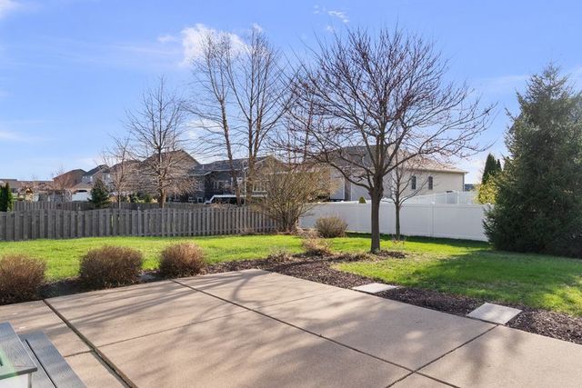 5838 Vanderginst Court, Bettendorf, IA 52722