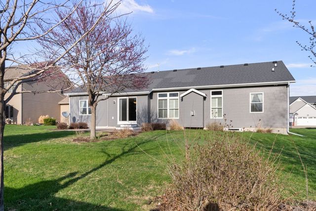 5838 Vanderginst Court, Bettendorf, IA 52722