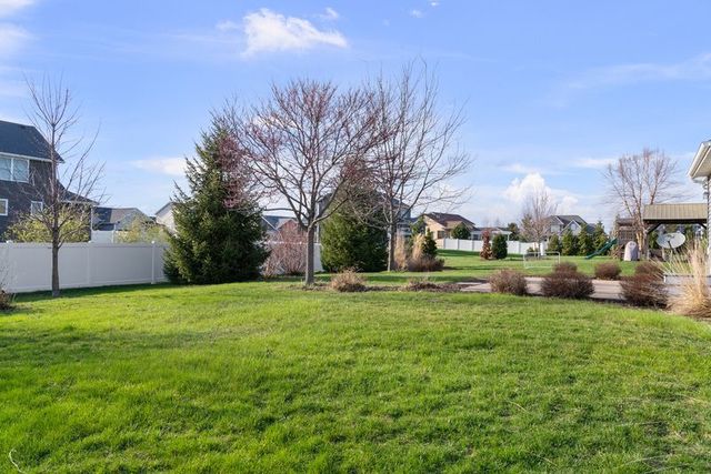 5838 Vanderginst Court, Bettendorf, IA 52722